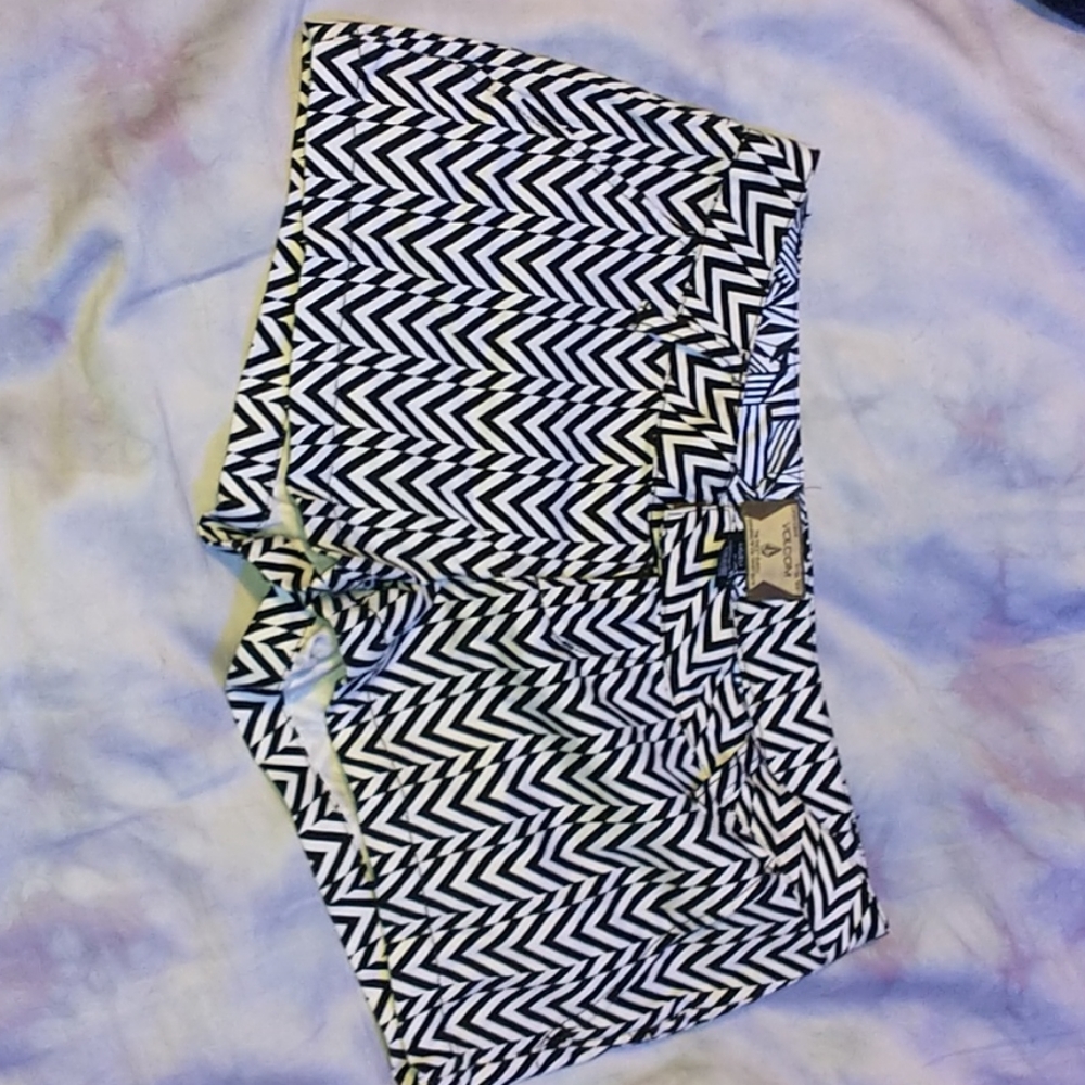 Size 0/1 trippy volcom shorts